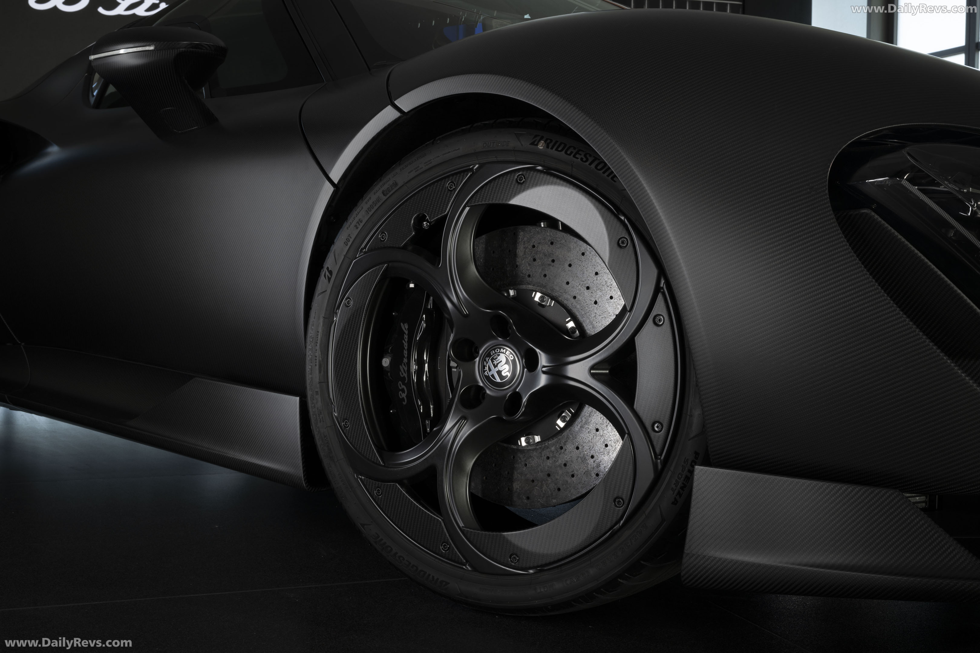 2026 Alfa Romeo 33 Stradale Perla Nera Exterior